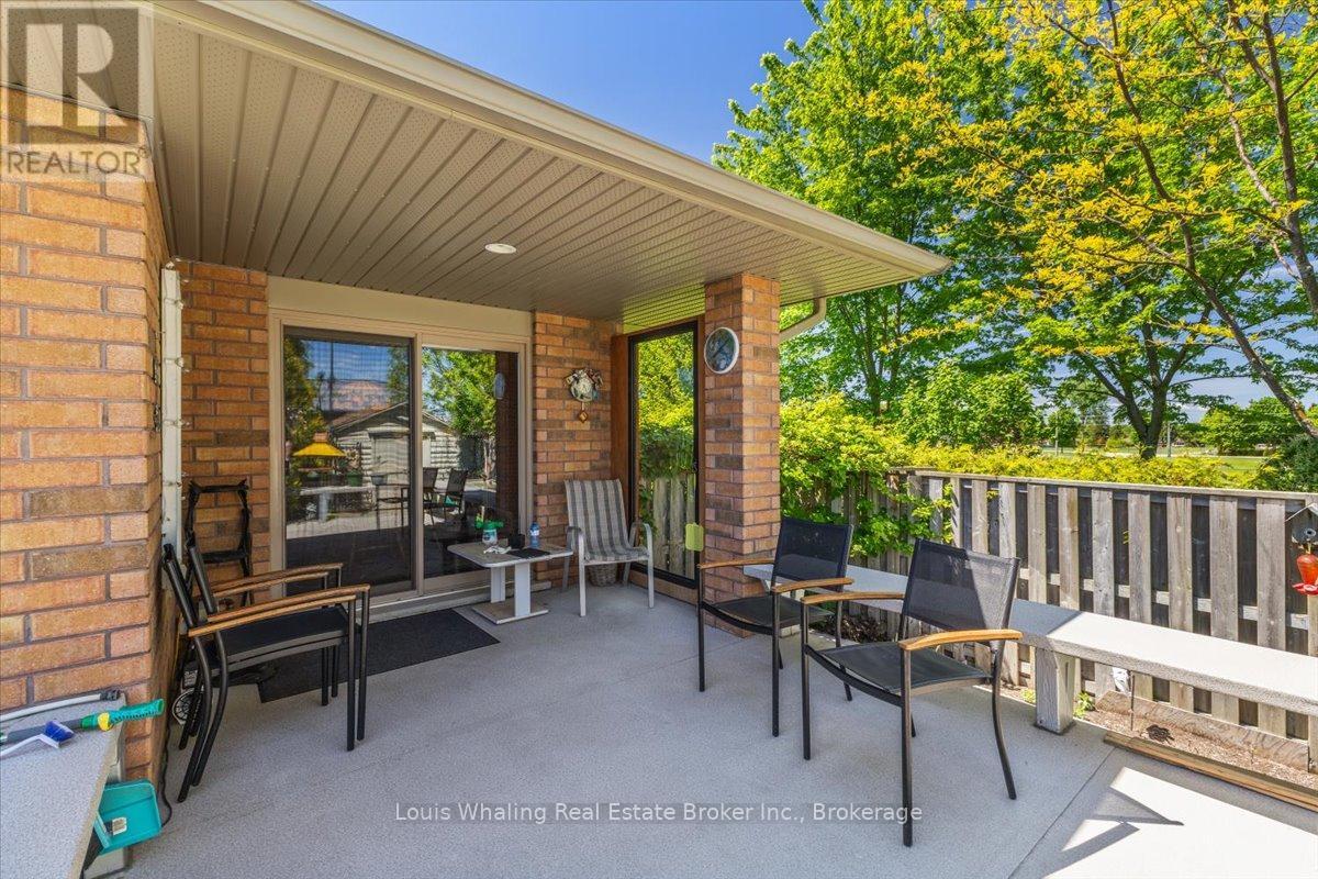 113 B 13Th Avenue, Hanover, ON - Outdoor With Deck Patio Veranda With Exterior