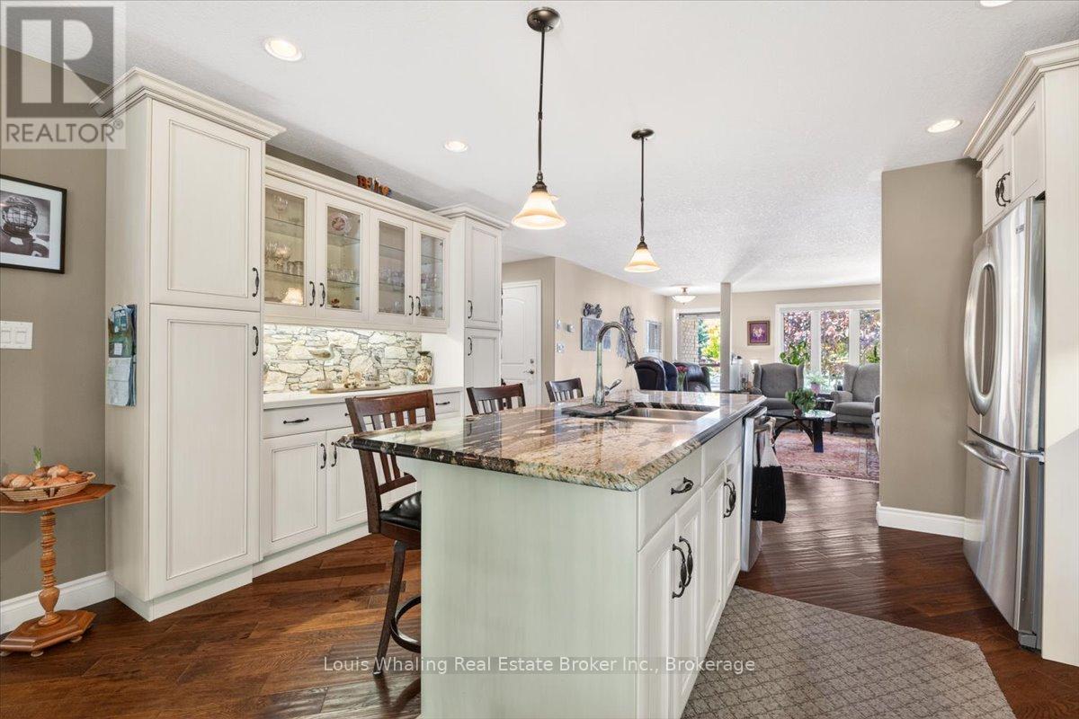 113 B 13Th Avenue, Hanover, ON - Indoor Photo Showing Kitchen With Upgraded Kitchen