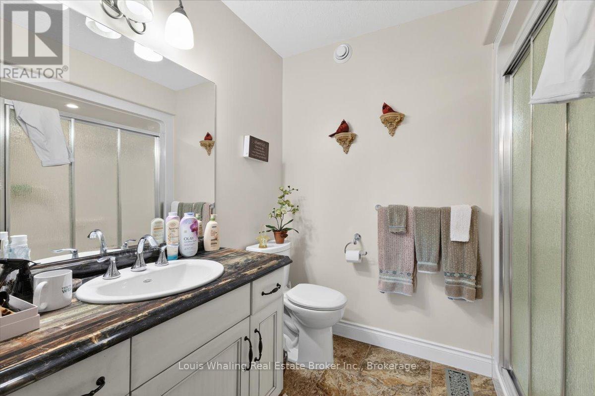 113 B 13Th Avenue, Hanover, ON - Indoor Photo Showing Bathroom