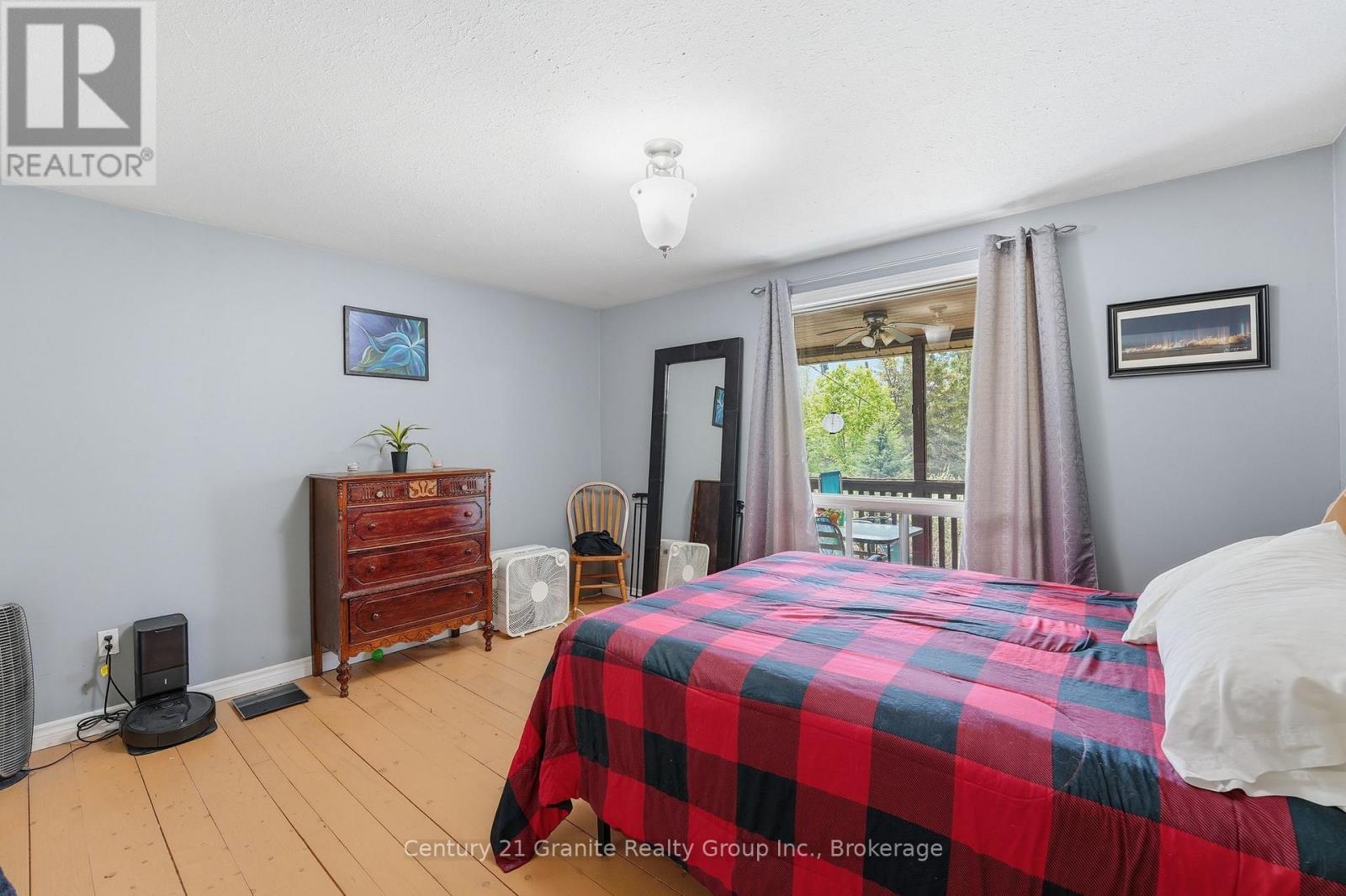1937 Mumford Road, Highlands East (Cardiff Ward), ON - Indoor Photo Showing Bedroom