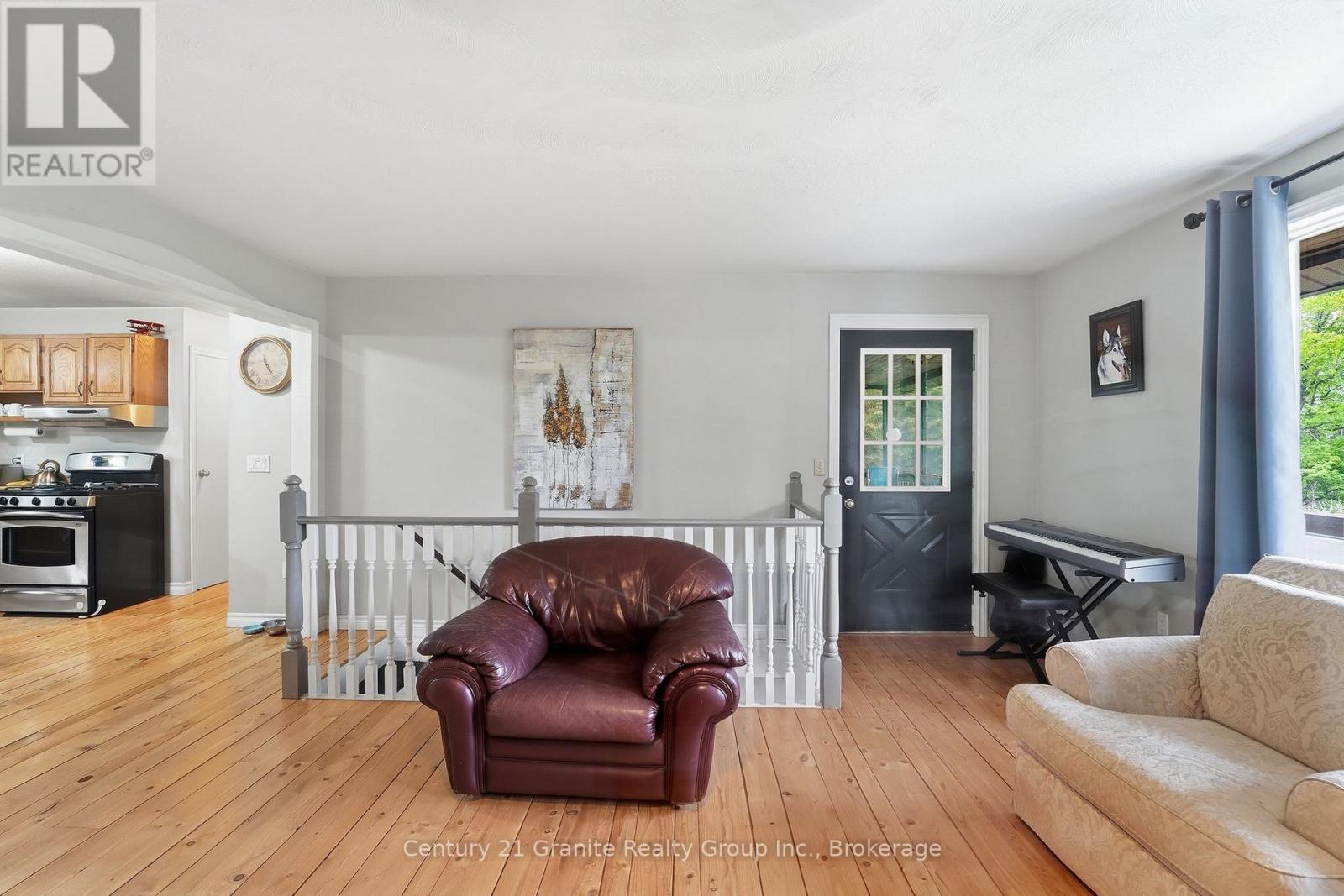1937 Mumford Road, Highlands East (Cardiff Ward), ON - Indoor Photo Showing Living Room