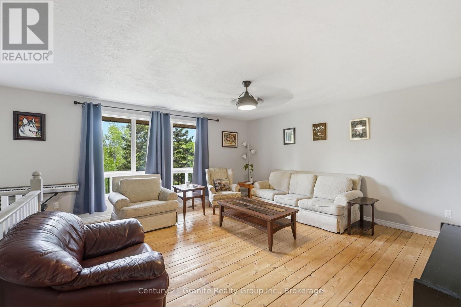 1937 Mumford Road, Highlands East (Cardiff Ward), ON - Indoor Photo Showing Living Room