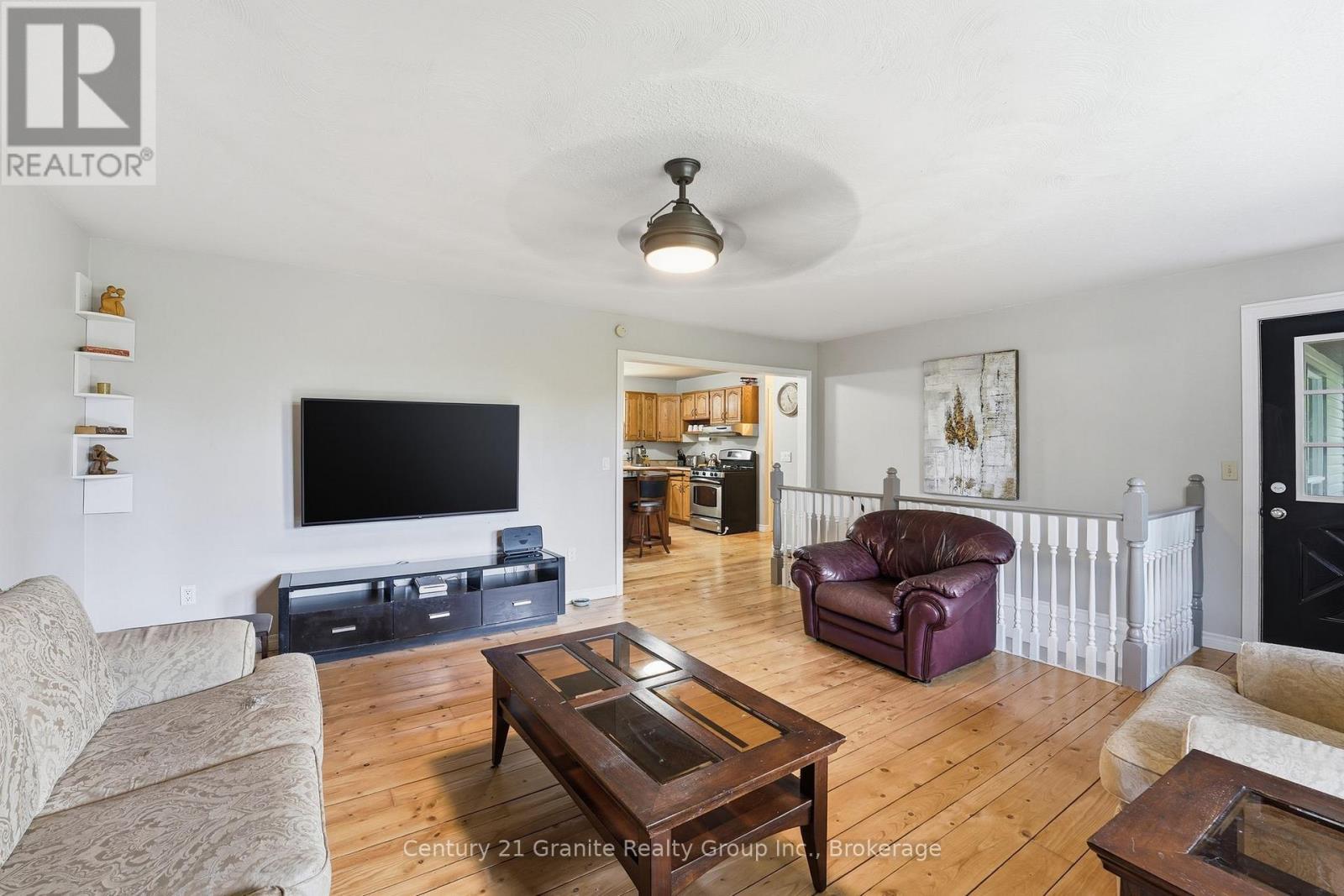 1937 Mumford Road, Highlands East (Cardiff Ward), ON - Indoor Photo Showing Living Room