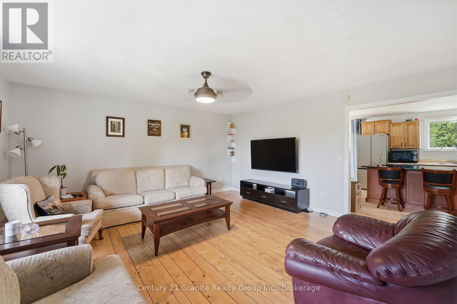 1937 Mumford Road, Highlands East (Cardiff Ward), ON - Indoor Photo Showing Living Room