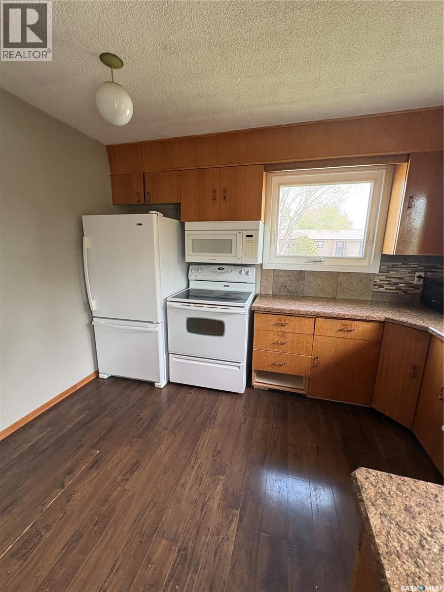 660 Alberta Avenue, Foam Lake, SK - Indoor Photo Showing Kitchen