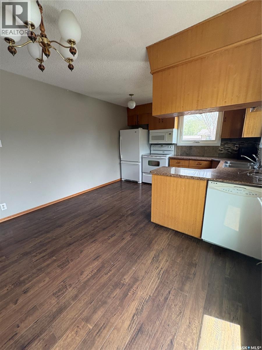 660 Alberta Avenue, Foam Lake, SK - Indoor Photo Showing Kitchen