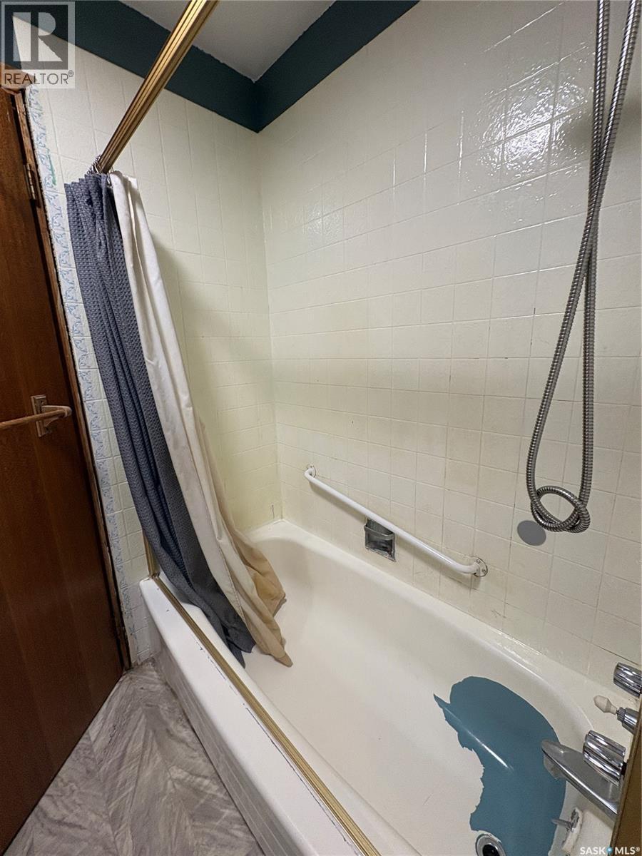 660 Alberta Avenue, Foam Lake, SK - Indoor Photo Showing Bathroom