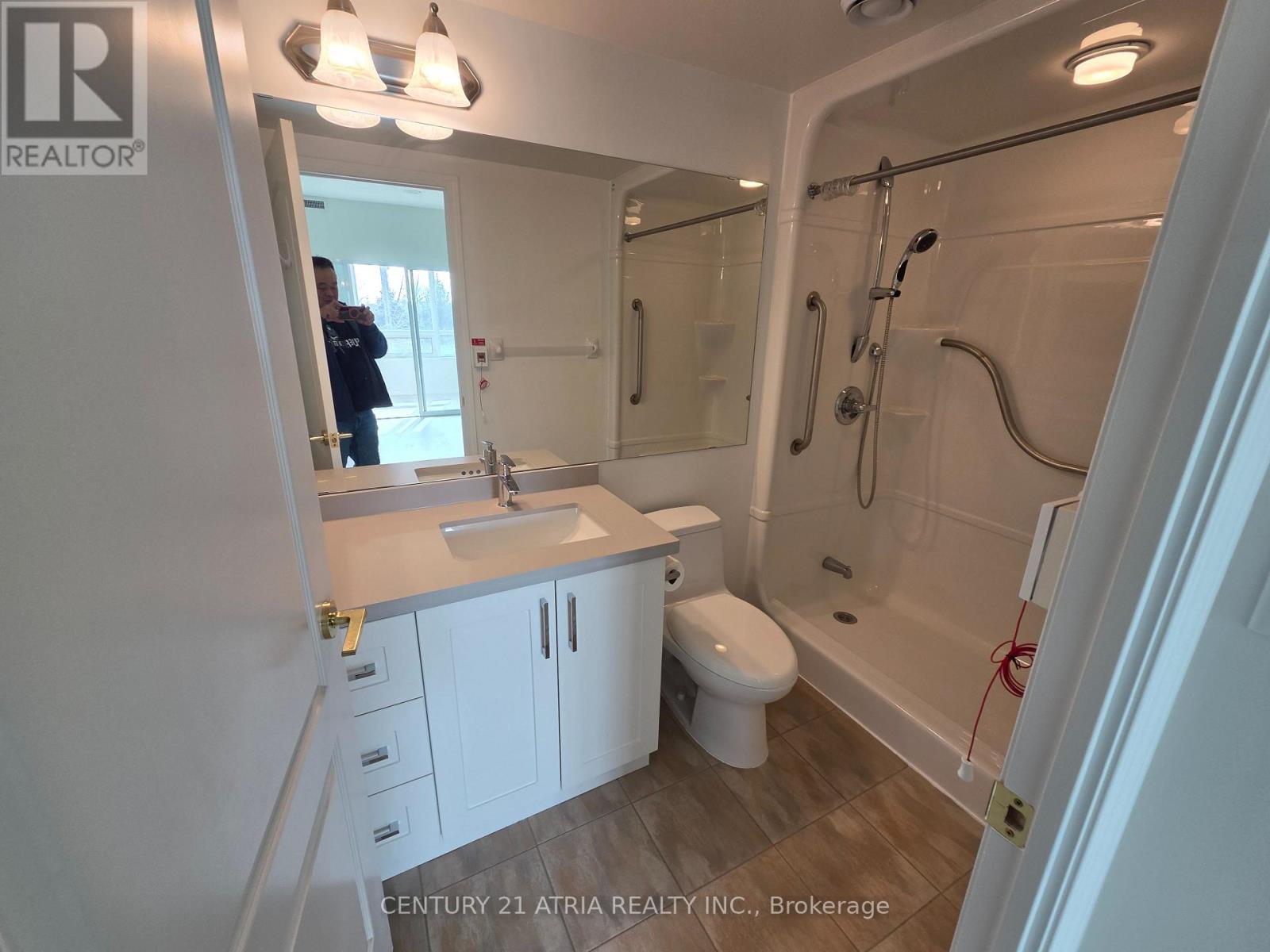221 - 2020 Mcnicoll Avenue, Toronto, ON - Indoor Photo Showing Bathroom