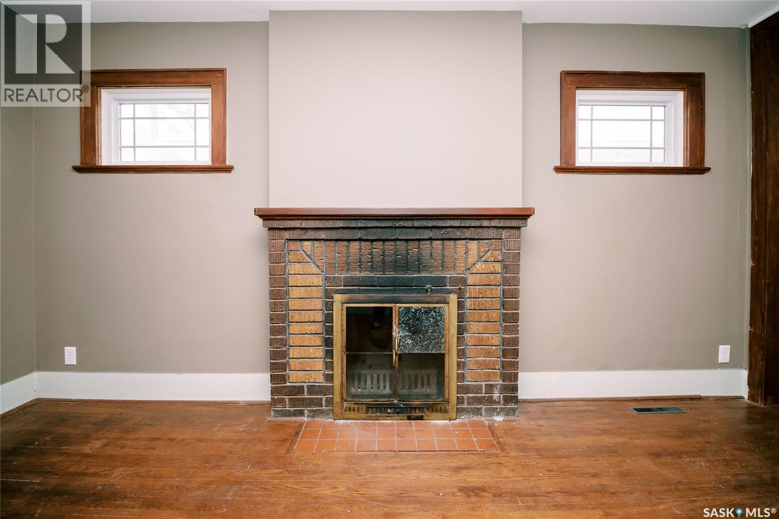 105 28Th Street, Saskatoon, SK - Indoor With Fireplace