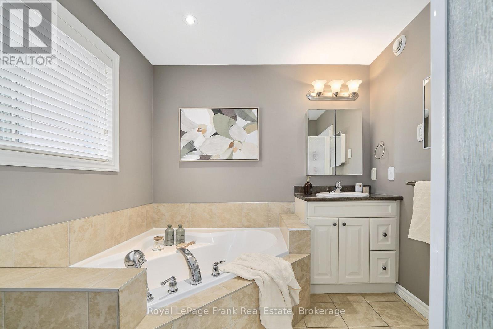 11 Fox Den Drive, Brighton, ON - Indoor Photo Showing Bathroom