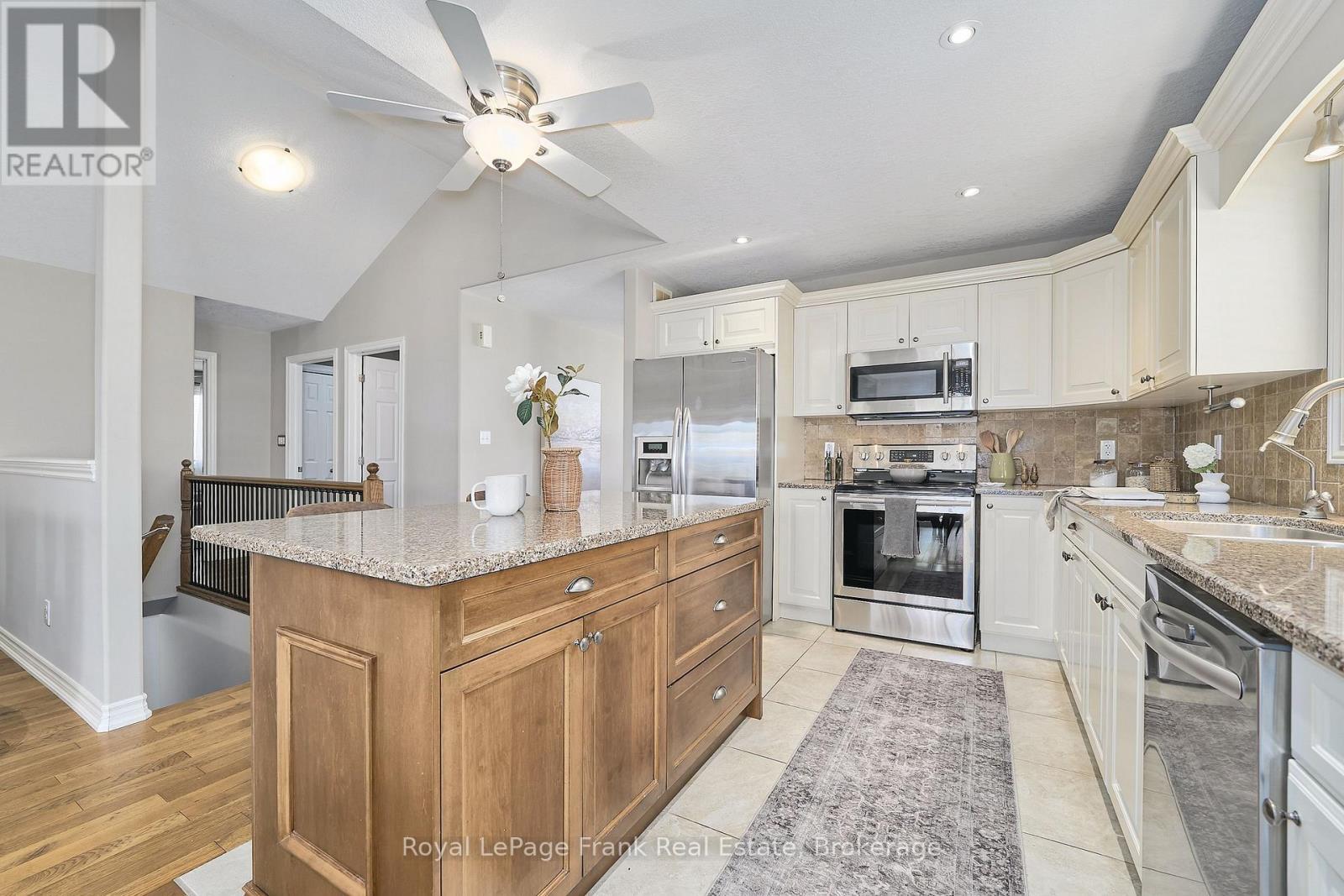 11 Fox Den Drive, Brighton, ON - Indoor Photo Showing Kitchen With Upgraded Kitchen