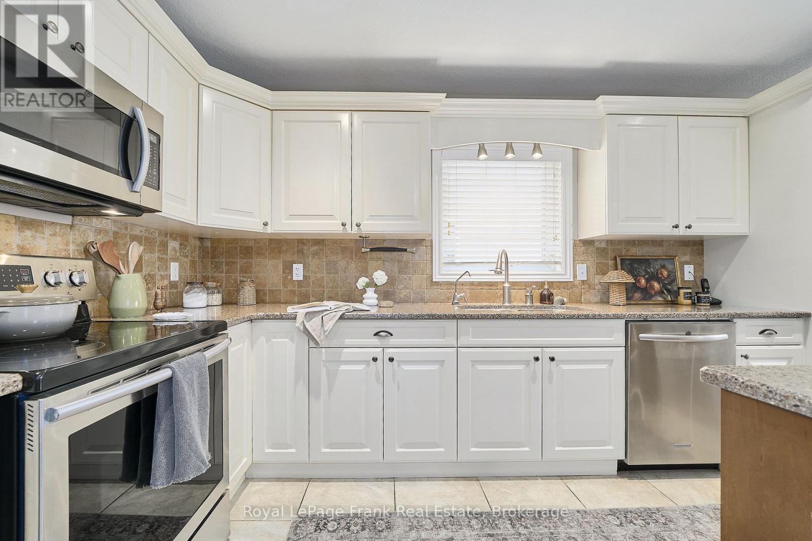 11 Fox Den Drive, Brighton, ON - Indoor Photo Showing Kitchen