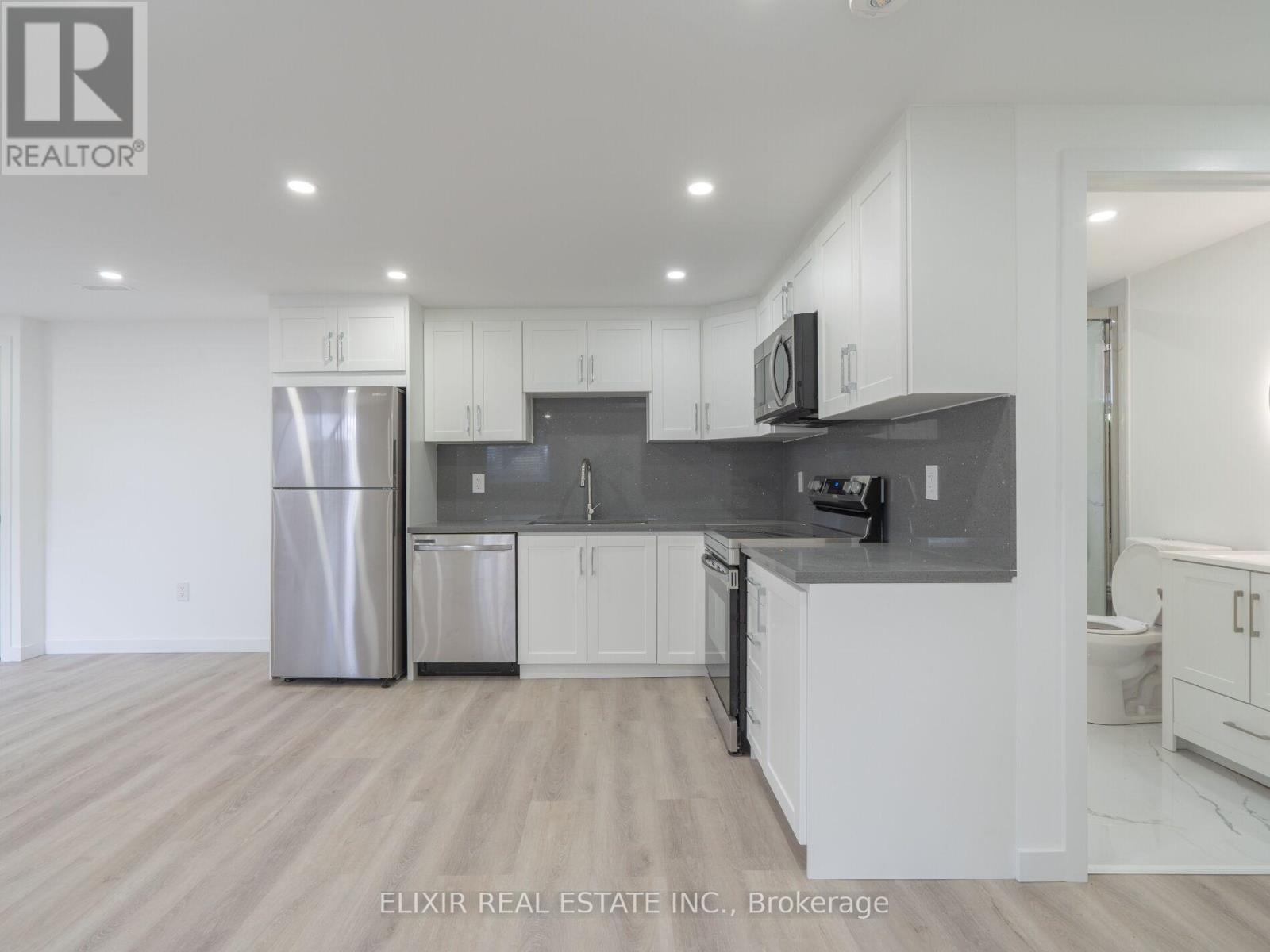 63 Champlain Avenue, Hamilton, ON - Indoor Photo Showing Kitchen