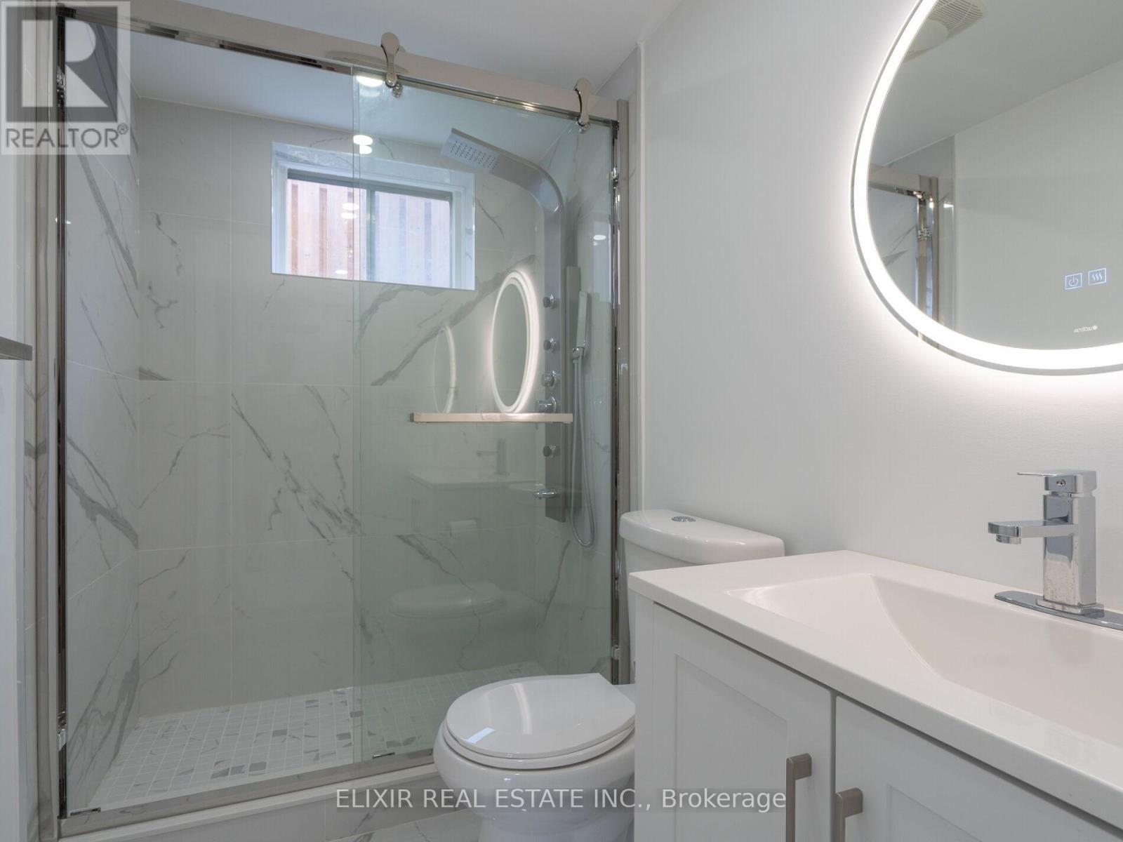 63 Champlain Avenue, Hamilton, ON - Indoor Photo Showing Bathroom