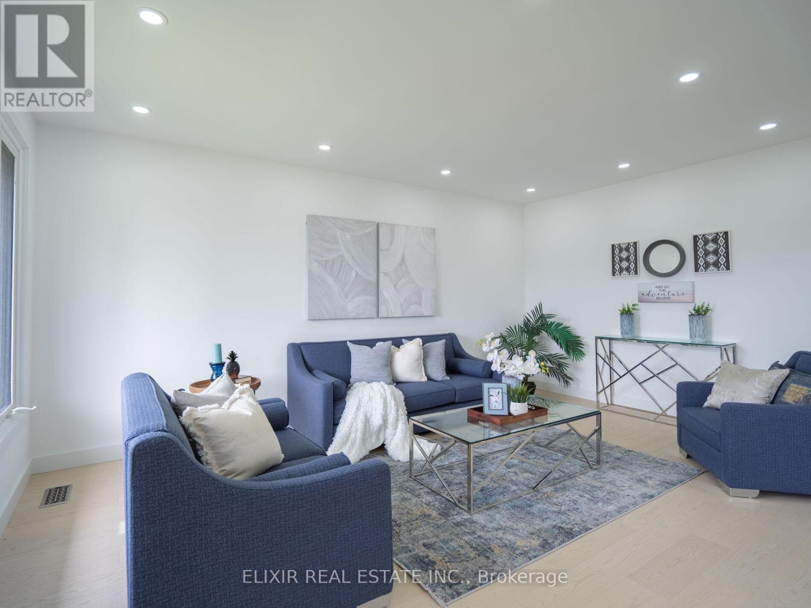63 Champlain Avenue, Hamilton, ON - Indoor Photo Showing Living Room