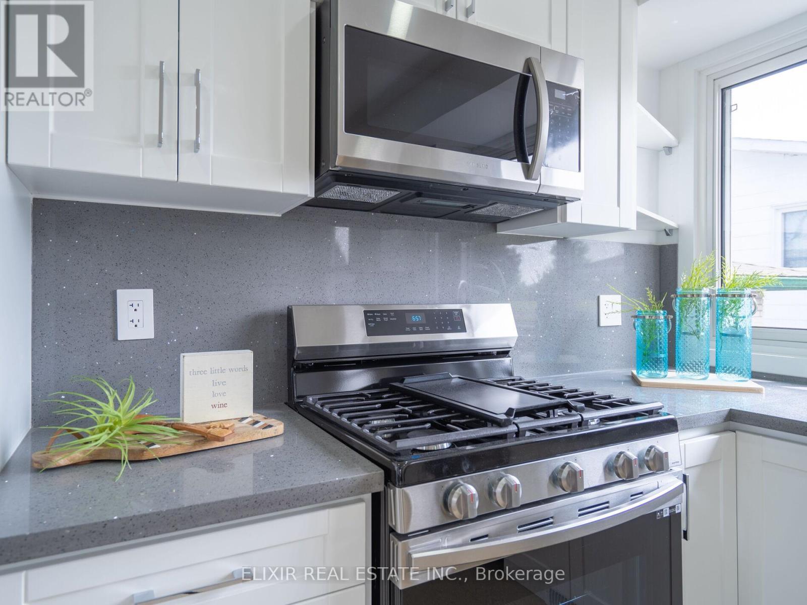 63 Champlain Avenue, Hamilton, ON - Indoor Photo Showing Kitchen
