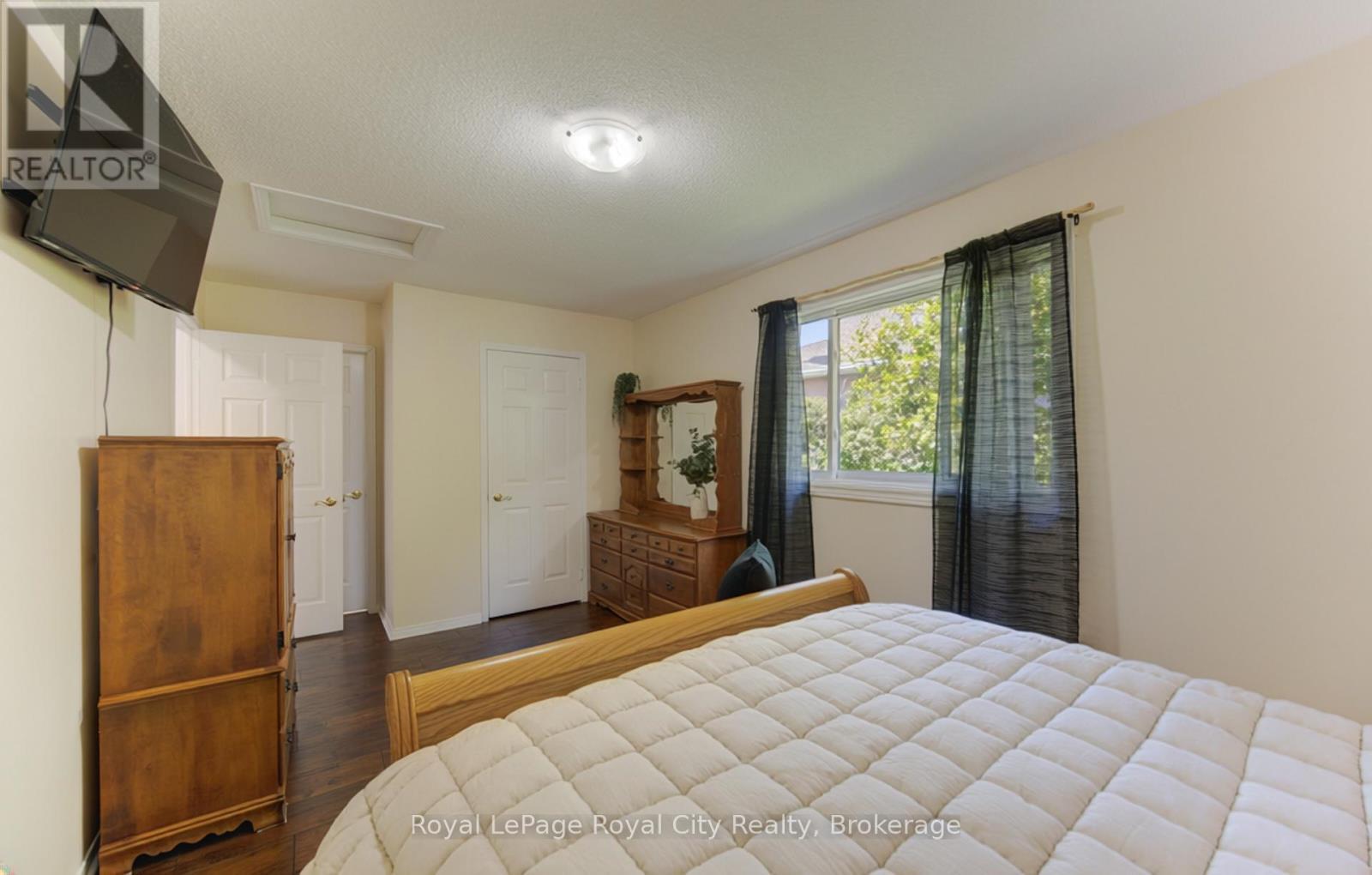 157 Leeson Street, East Luther Grand Valley, ON - Indoor Photo Showing Bedroom
