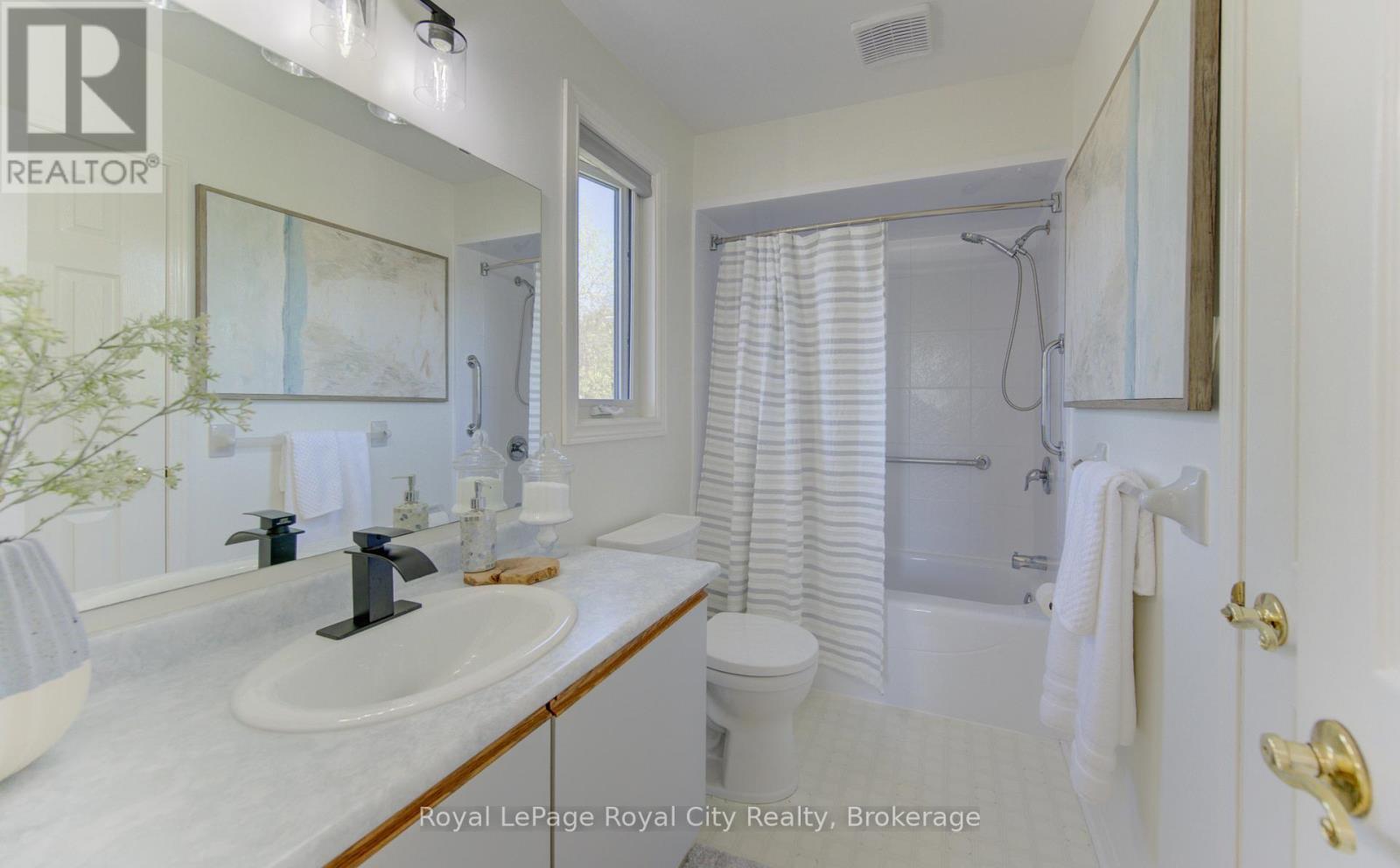 157 Leeson Street, East Luther Grand Valley, ON - Indoor Photo Showing Bathroom