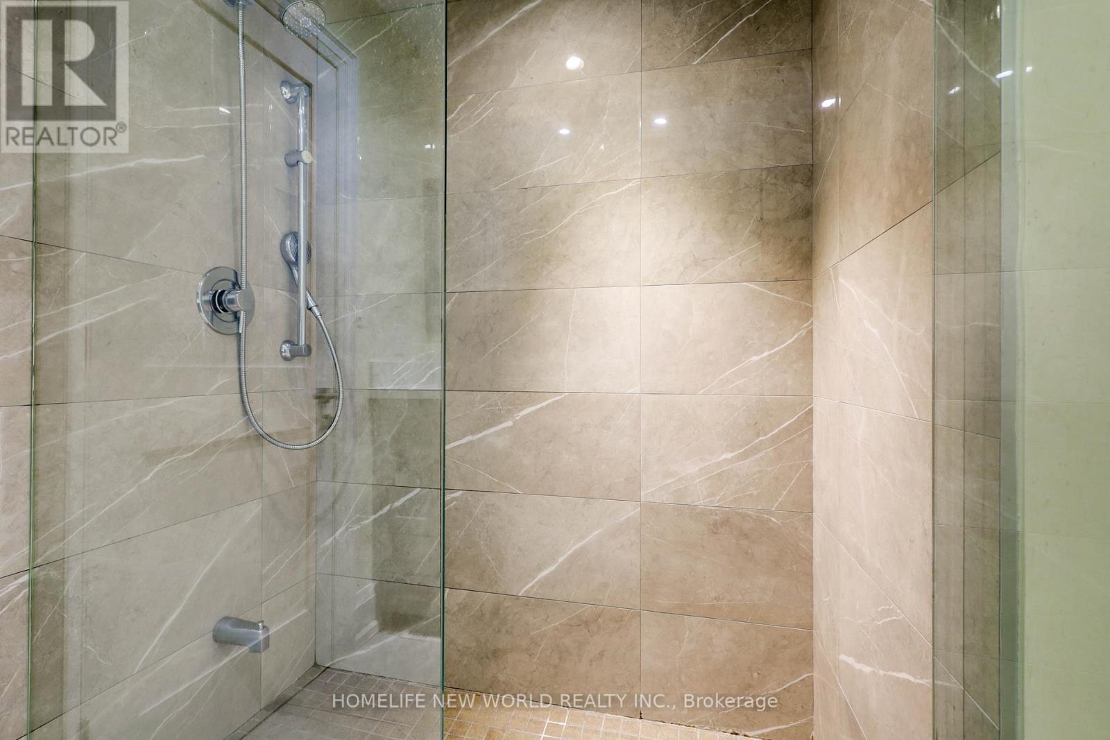 3 Burton Grove, King, ON - Indoor Photo Showing Bathroom