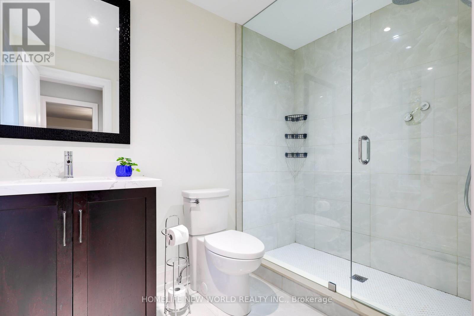 3 Burton Grove, King, ON - Indoor Photo Showing Bathroom