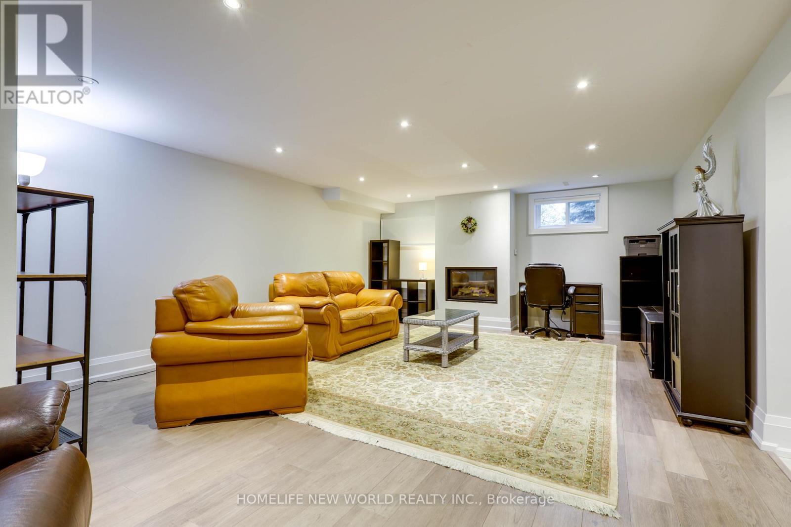 3 Burton Grove, King, ON - Indoor