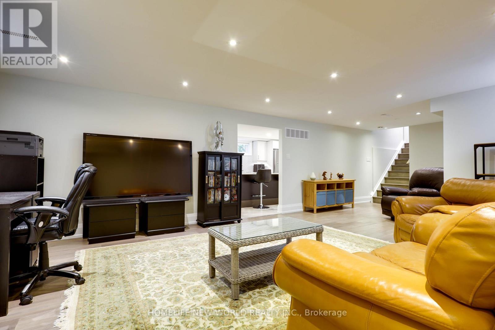 3 Burton Grove, King, ON - Indoor