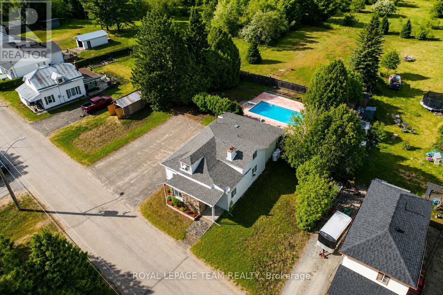 26 Lane Street, Madawaska Valley, ON - Outdoor