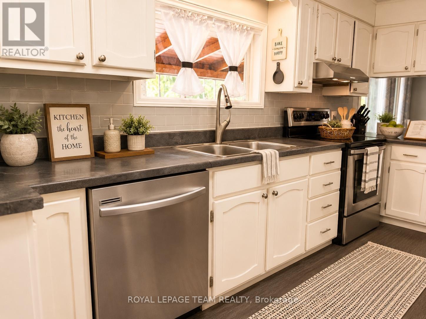 26 Lane Street, Madawaska Valley, ON - Indoor Photo Showing Kitchen With Double Sink