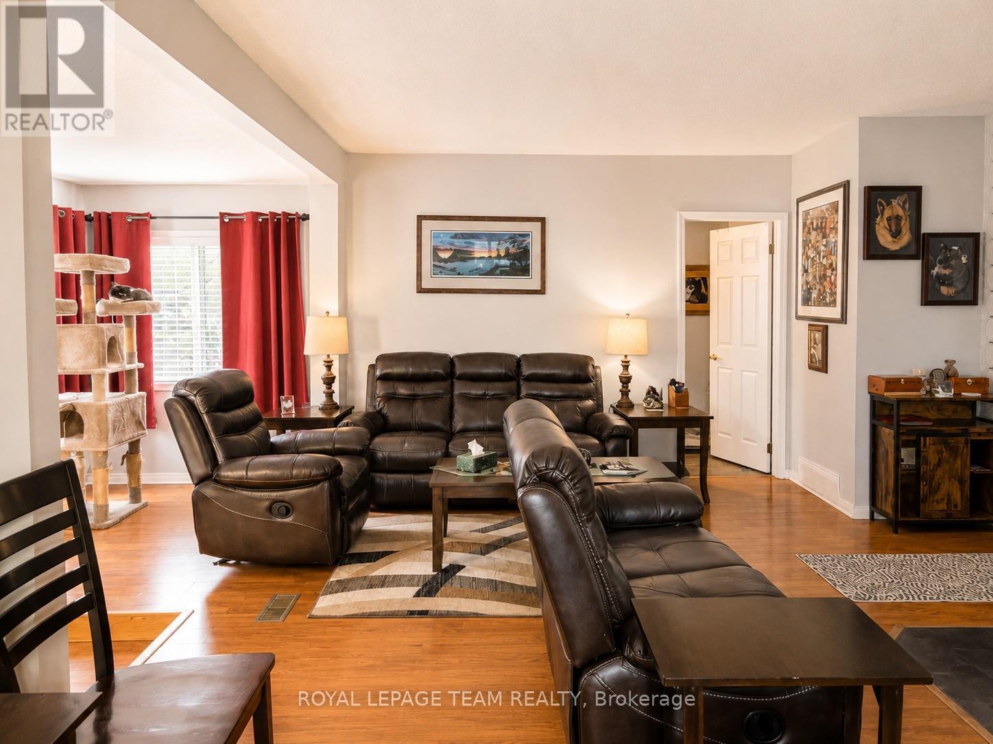 Living Room - 26 Lane Street, Madawaska Valley, ON - Indoor Photo Showing Living Room