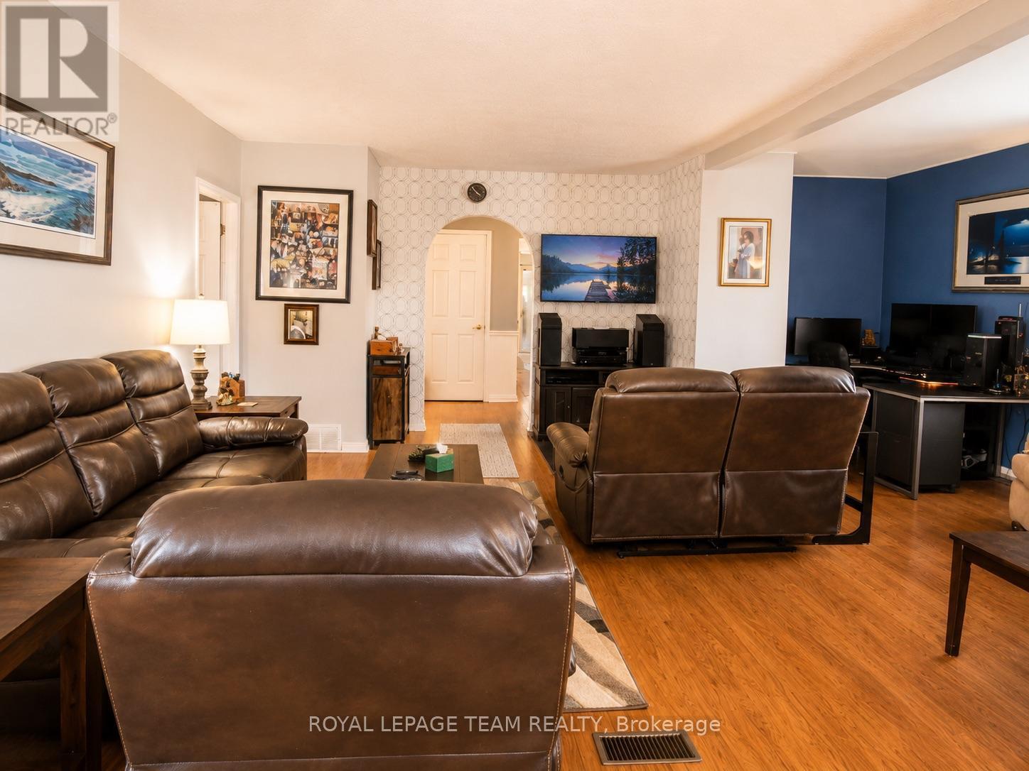 Living Room - 26 Lane Street, Madawaska Valley, ON - Indoor Photo Showing Living Room