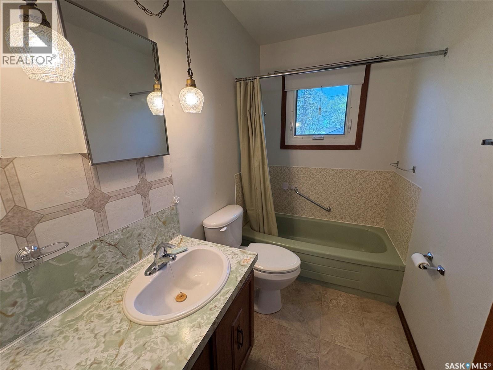 86 1St Street Sw, Wadena, SK - Indoor Photo Showing Bathroom