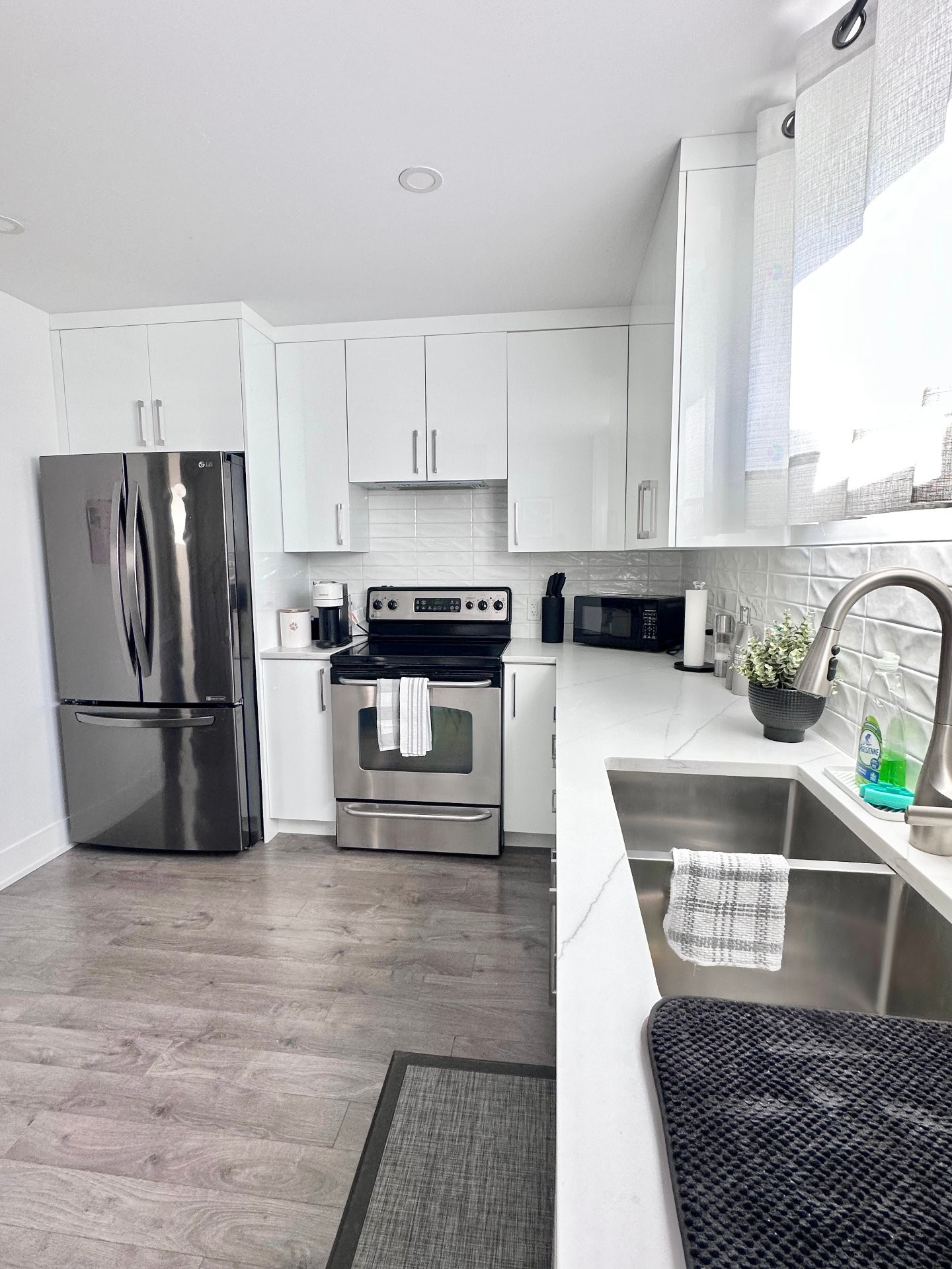 Cuisine - 2785 Rue Gélineau, Longueuil (Saint-Hubert), QC - Indoor Photo Showing Kitchen With Double Sink