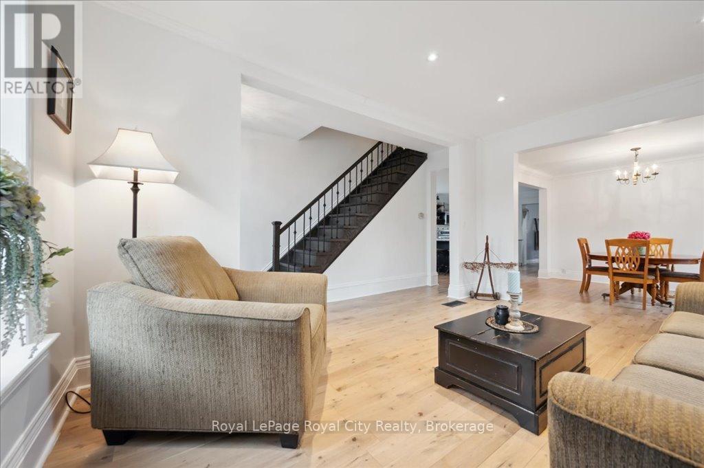 42 Bielby Street, East Luther Grand Valley (Grand Valley), ON - Indoor Photo Showing Living Room