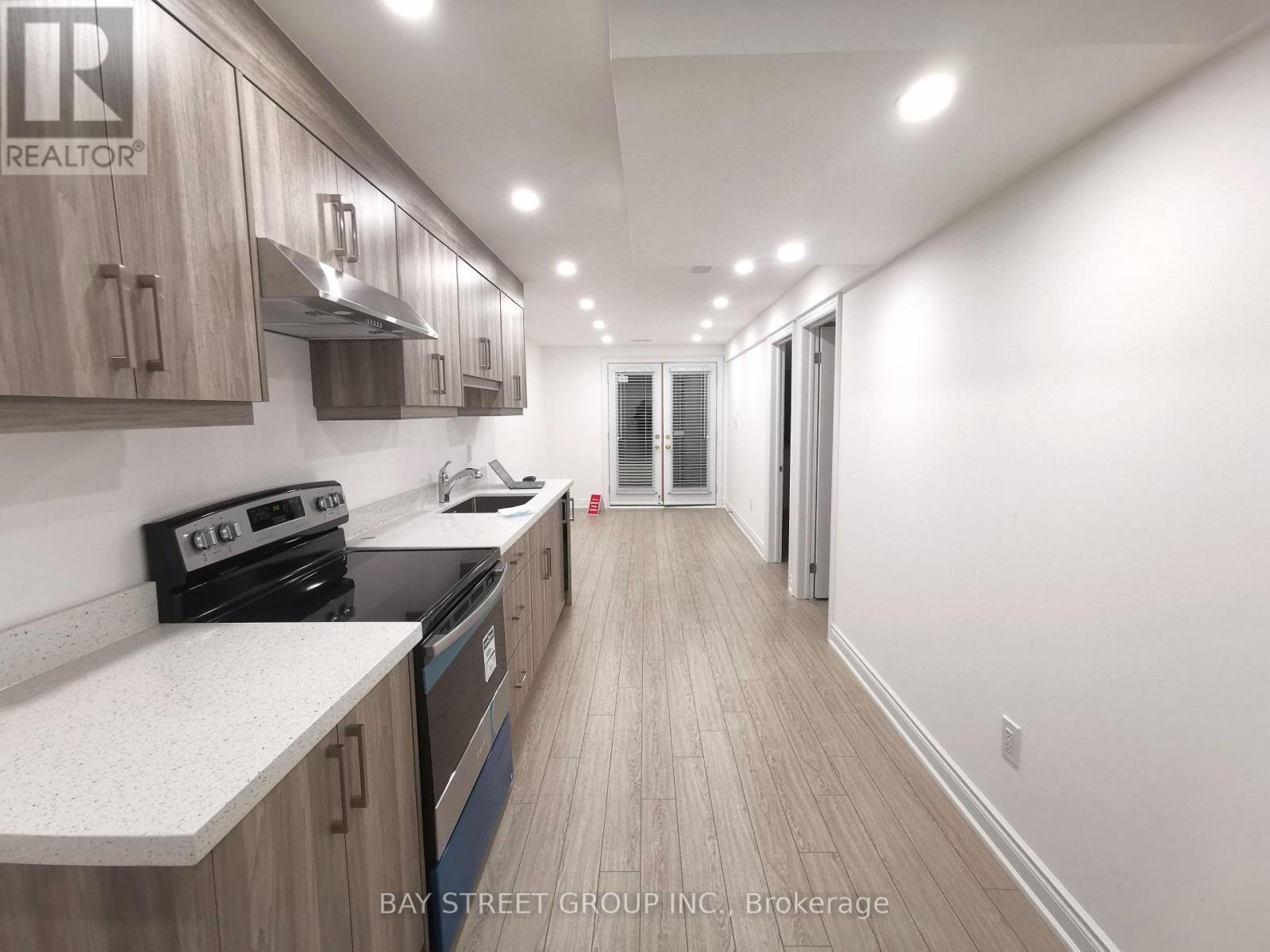 Bsmt - 267 Bathurst Glen Drive, Vaughan, ON - Indoor Photo Showing Kitchen With Upgraded Kitchen