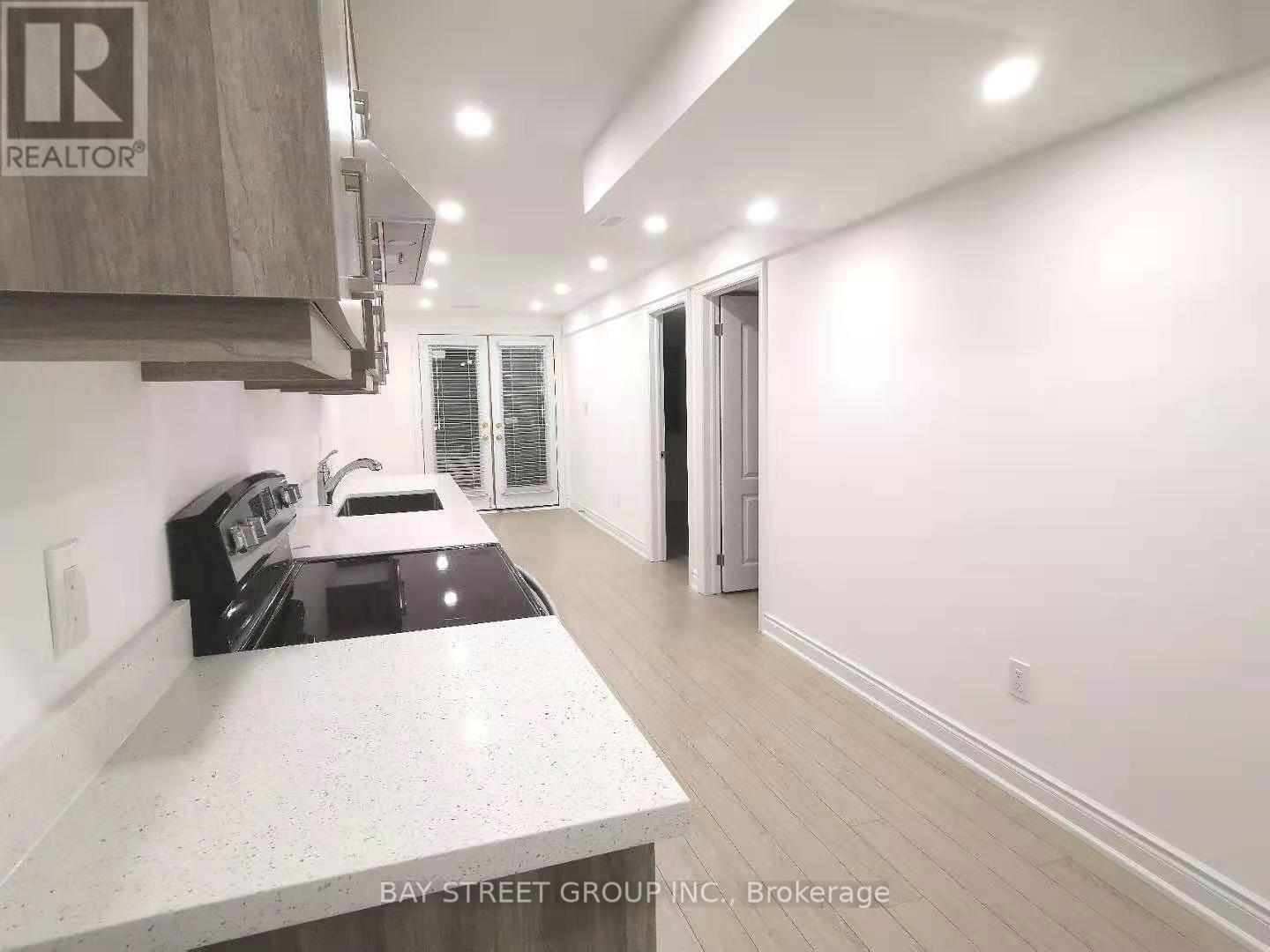 Bsmt - 267 Bathurst Glen Drive, Vaughan, ON - Indoor Photo Showing Kitchen