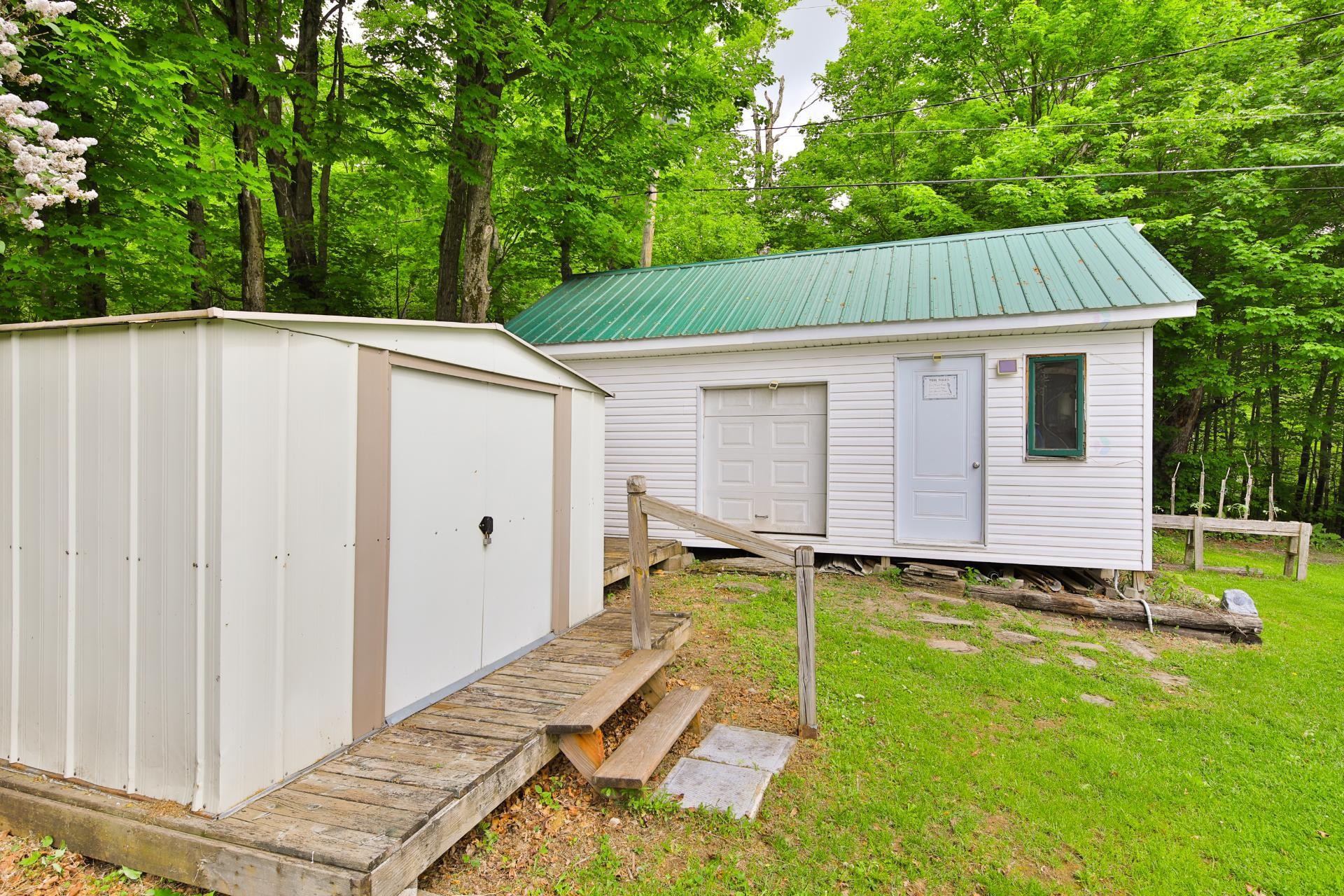 Garage - 1138 Ch. Hallé E., Brigham, QC - Outdoor With Exterior
