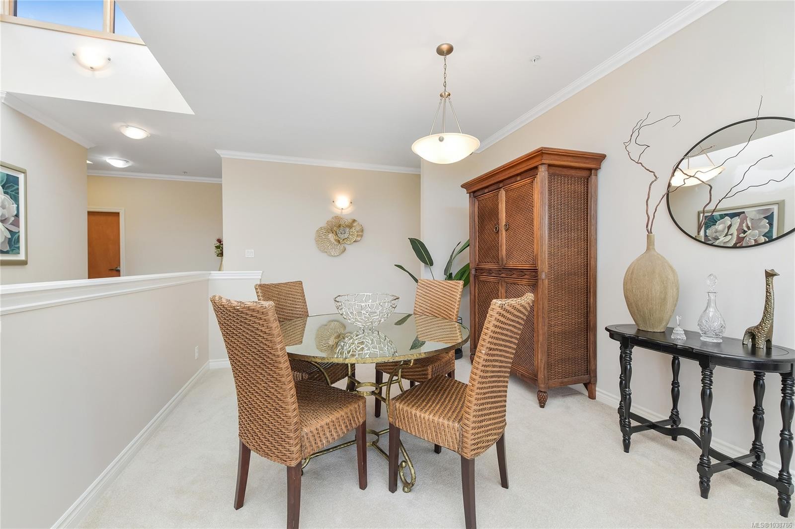 #403-5327 Cordova Bay Rd, Saanich, BC - Indoor Photo Showing Dining Room
