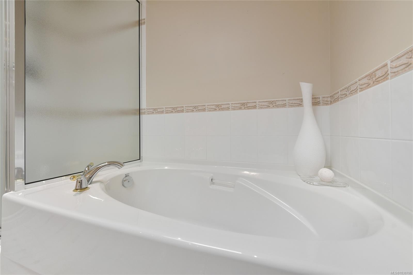 #403-5327 Cordova Bay Rd, Saanich, BC - Indoor Photo Showing Bathroom