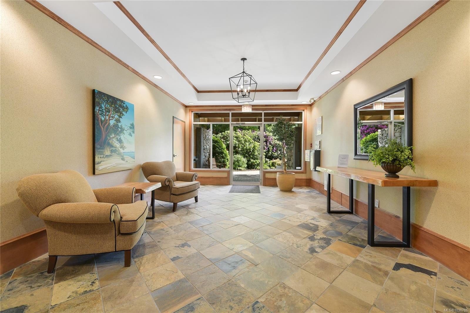 #403-5327 Cordova Bay Rd, Saanich, BC - Indoor