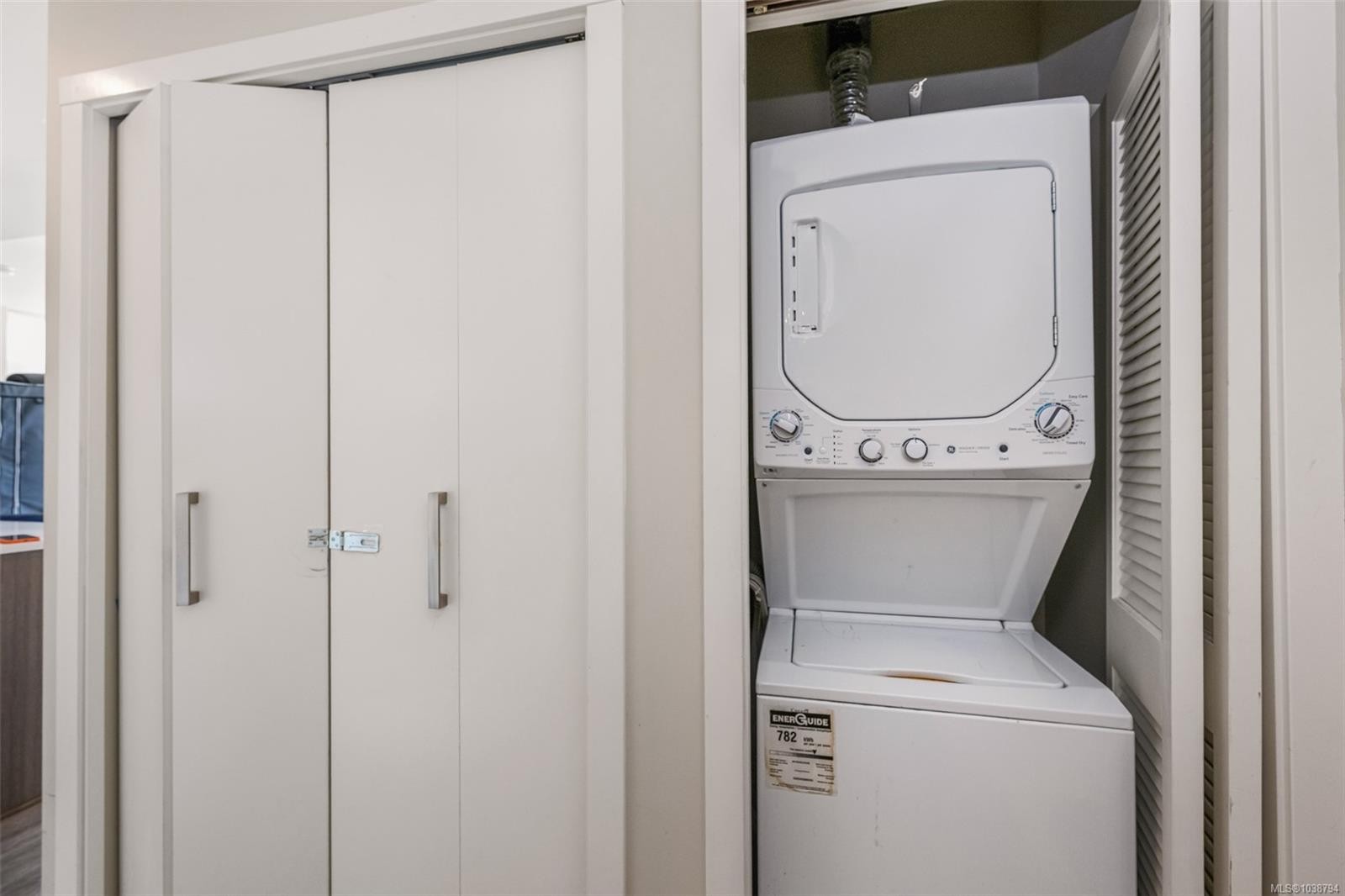 #1103-728 Yates St, Victoria, BC - Indoor Photo Showing Laundry Room