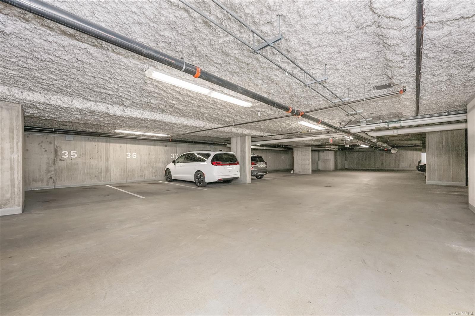#1103-728 Yates St, Victoria, BC - Indoor Photo Showing Garage