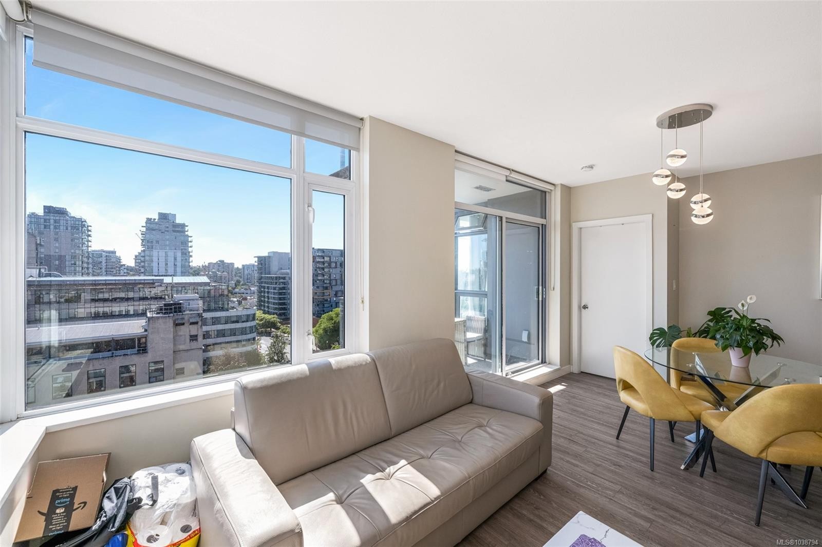 #1103-728 Yates St, Victoria, BC - Indoor Photo Showing Living Room