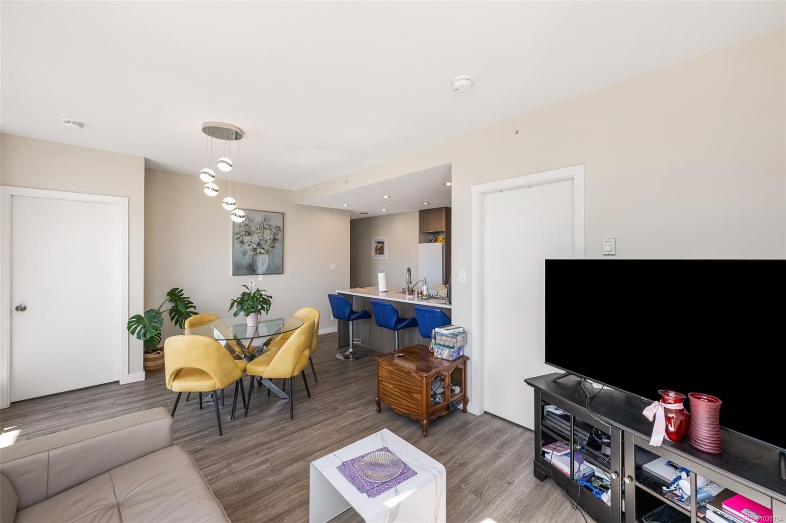 #1103-728 Yates St, Victoria, BC - Indoor Photo Showing Living Room