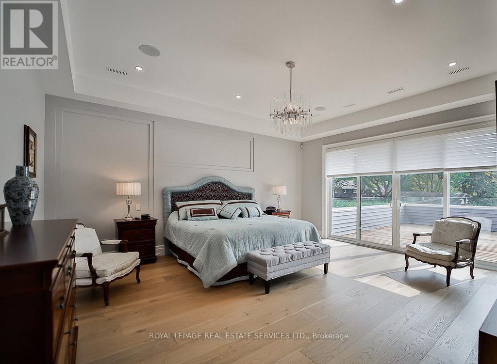 1301 Twin Oaks Dell, Mississauga, ON - Indoor Photo Showing Bedroom