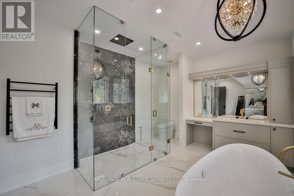 1301 Twin Oaks Dell, Mississauga, ON - Indoor Photo Showing Other Room