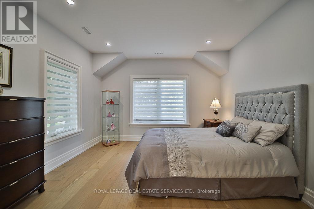 1301 Twin Oaks Dell, Mississauga, ON - Indoor Photo Showing Bedroom