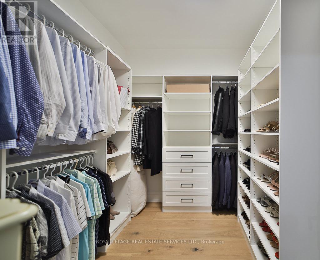 1301 Twin Oaks Dell, Mississauga, ON - Indoor With Storage