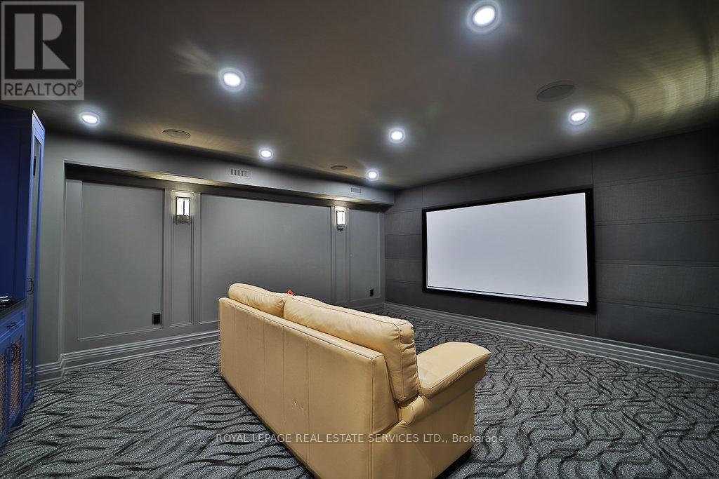 1301 Twin Oaks Dell, Mississauga, ON - Indoor Photo Showing Other Room