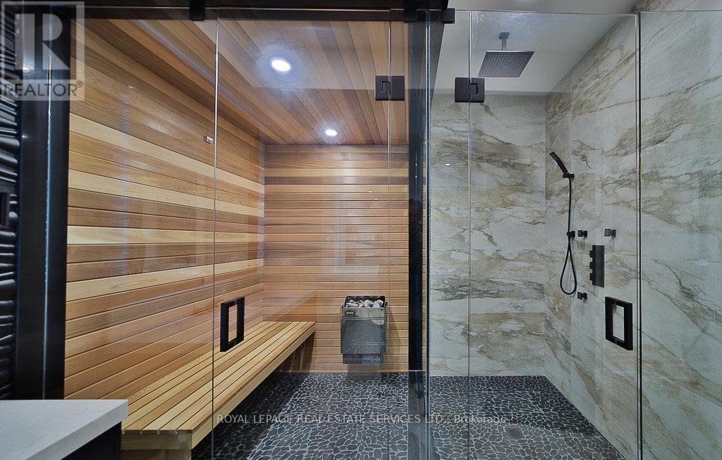 1301 Twin Oaks Dell, Mississauga, ON - Indoor Photo Showing Bathroom