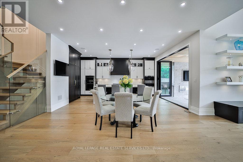 1301 Twin Oaks Dell, Mississauga, ON - Indoor Photo Showing Dining Room